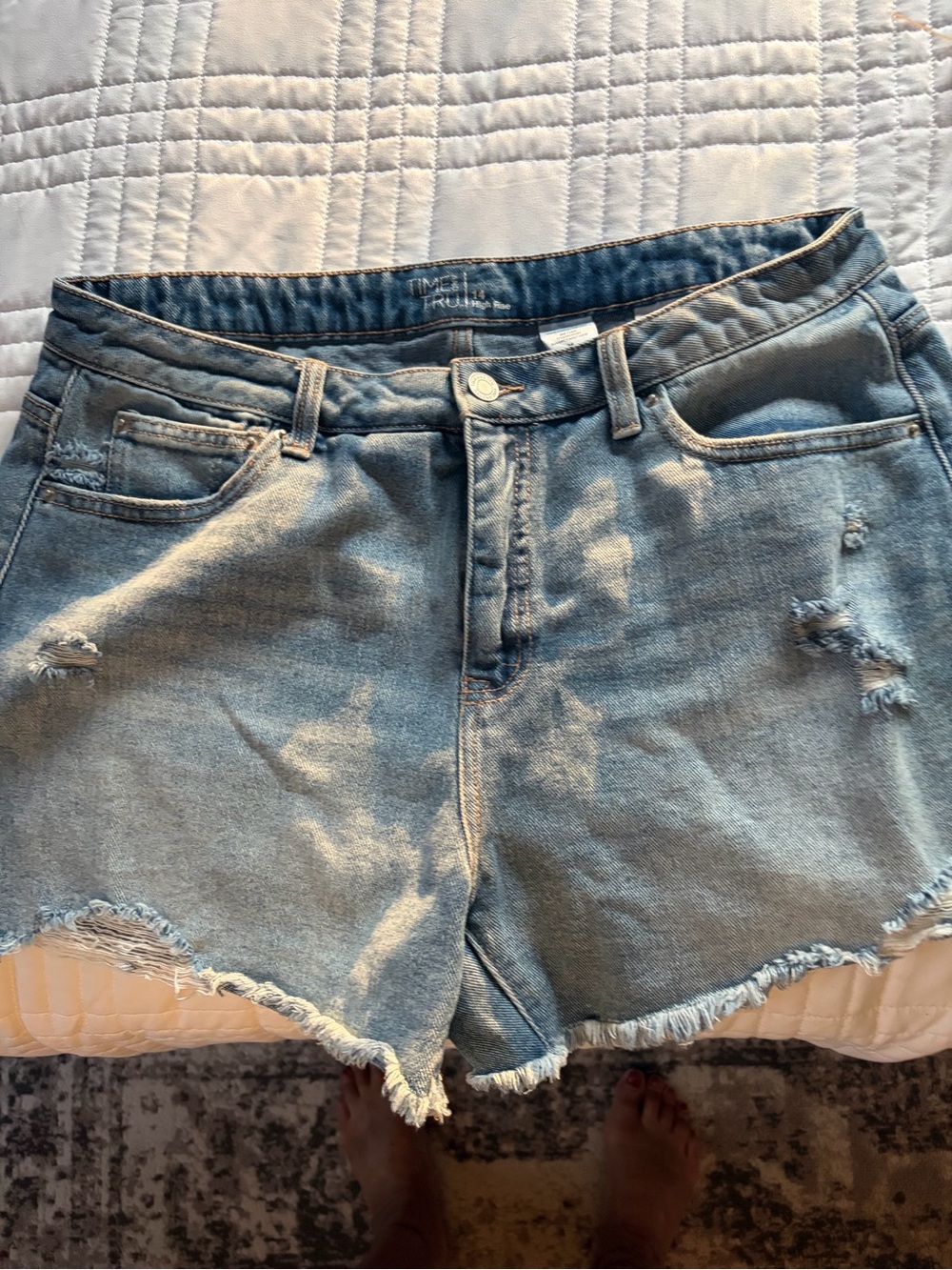 Time and Tru  Mid-Rise Distressed Denim Shorts - Light Blue- SZ 14